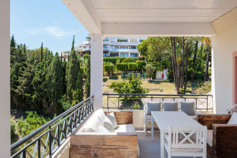 3 Bedroom Apartment with Terrace for Sale in Las Brisas Golf, Nueva Andalucía, Marbella