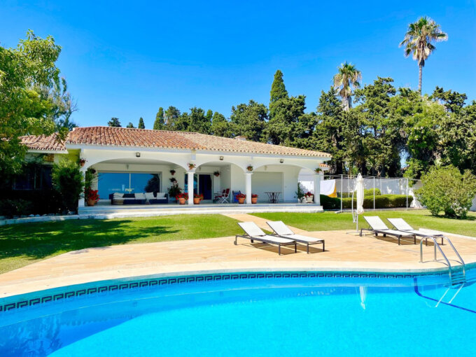5 Bedroom Private Villa for Sale in Estepona