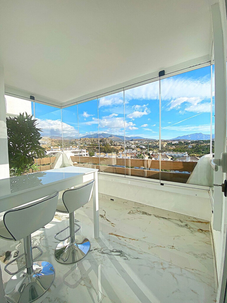 2 Bedroom Apartment with Terrace for Sale in Estepona