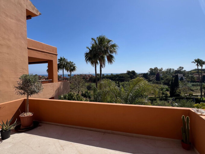 Furnished 2 Bedroom Apartment for Rent in Bahía de Marbella