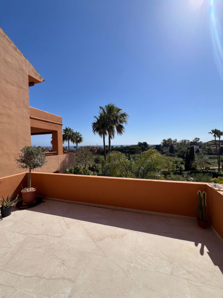 Furnished 2 Bedroom Apartment for Rent in Bahía de Marbella