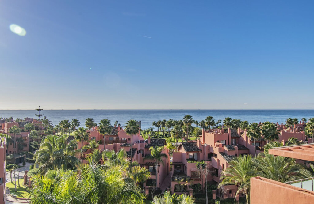 3 Bedroom Penthouse for Sale in New Golden Mile · photo 3