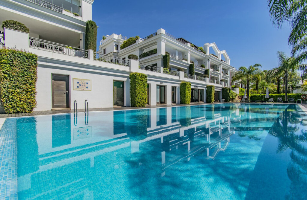 5 Bedroom Penthouse for Sale in Estepona
