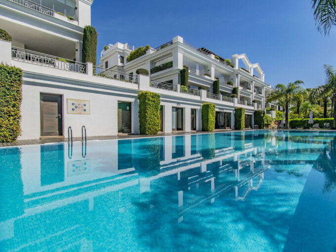 5 Bedroom Penthouse for Sale in Estepona