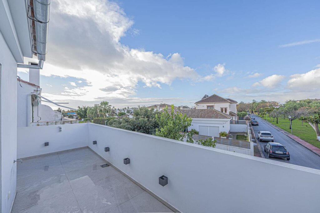 4 Bedroom Townhouse for Sale in San Pedro de Alcántara · photo 3