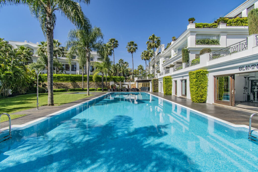 2 Bedroom Apartment for Sale in Estepona · photo 2