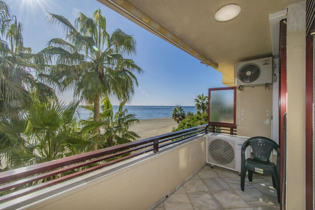2 Bedroom Apartment for Sale in Estepona · photo 2
