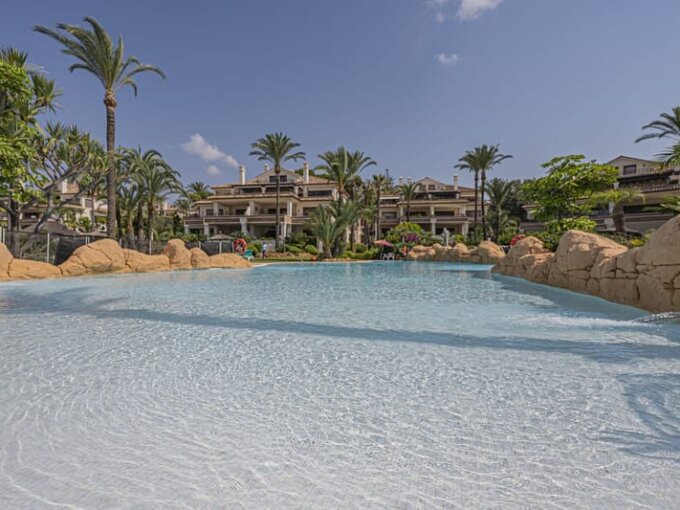 2 Bedroom Apartment for Sale in Los Monteros