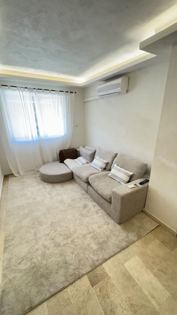 2-Bedroom Apartment for Long-Term Rent in Playa Bajadilla, Marbella · photo 2