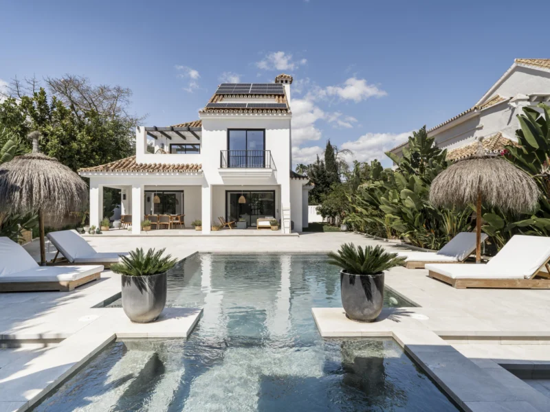 6 Bedroom Private Villa for Sale in Nueva Andalucía, Marbella