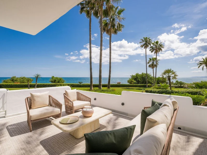 3 Bedroom Apartment with Terrace for Sale in Estepona