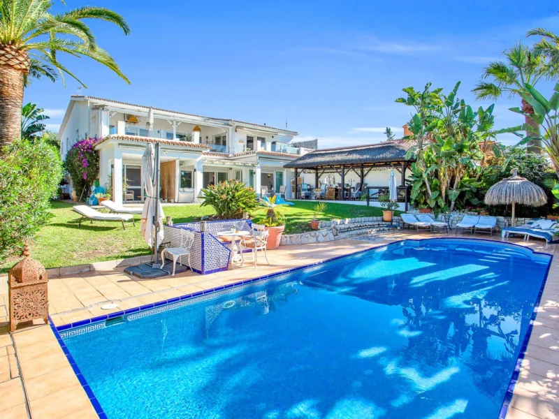 6 Bedroom Private Villa for Sale in Marbesa, Marbella