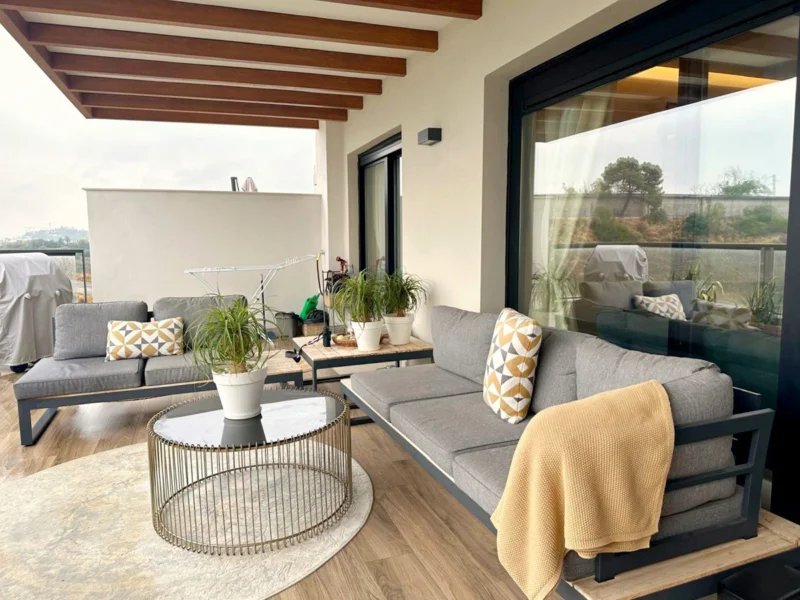 2 Bedroom Apartment with Terrace for Sale in Nueva Andalucía, Marbella