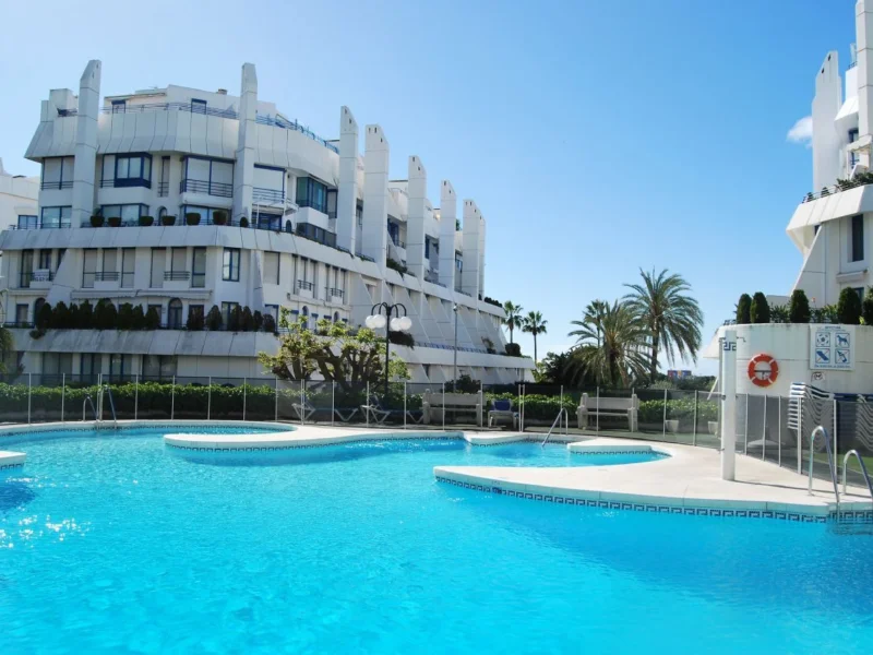 Furnished 2 Bedroom Apartment with Terrace for Rent in Marbella