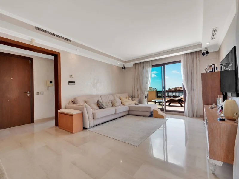 2 Bedroom Apartment with Terrace for Sale in Marbella