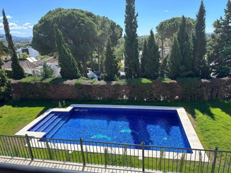 6 Bedroom Private Villa for Sale in Nueva Andalucía, Marbella