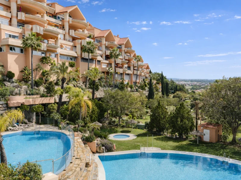 3 Bedroom Apartment with Terrace for Sale in Marbella