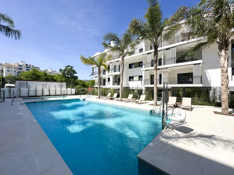 2 Bedroom Apartment with Terrace for Sale in Estepona