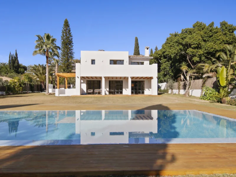 5 Bedroom Private Villa for Sale in Nagüeles, Marbella