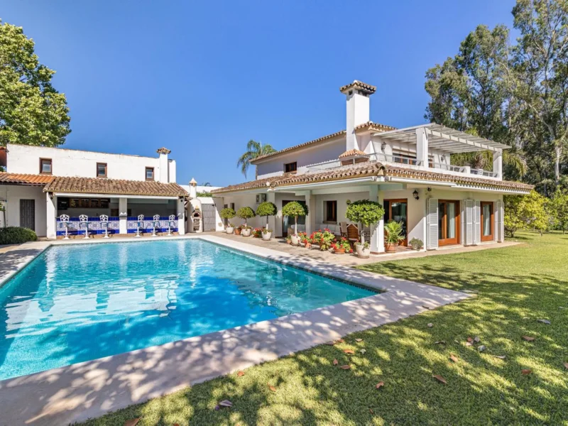 5 Bedroom Private Villa for Sale in Nueva Milla de Oro, Estepona