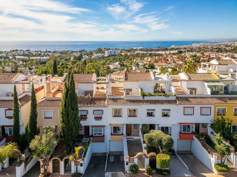 3 Bedroom Private Villa with Terrace for Sale in Marbella