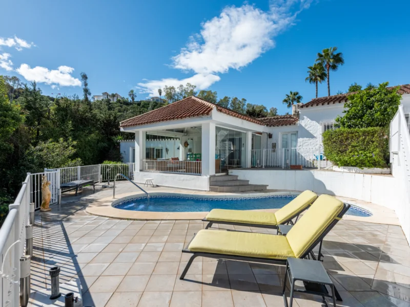 4 Bedroom Private Villa for Sale in Puerto del Almendro, Los Almendros, Benahavís
