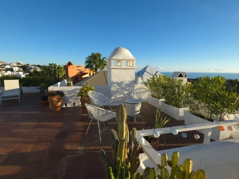 2 Bedroom Apartment with Terrace for Sale in Cabopino, Marbella