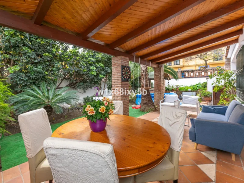 2 Bedroom Private Villa with Terrace for Sale in San Pedro de Alcántara