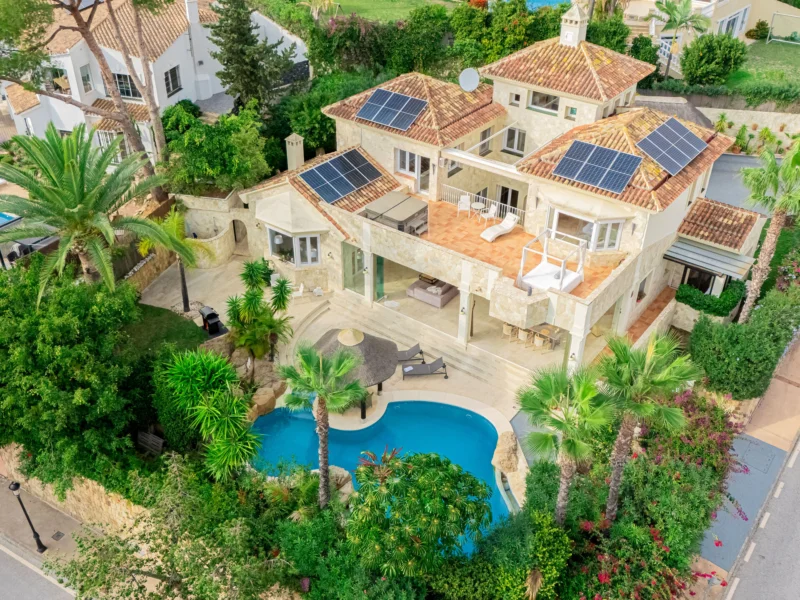 5 Bedroom Private Villa for Sale in Marbella Centro