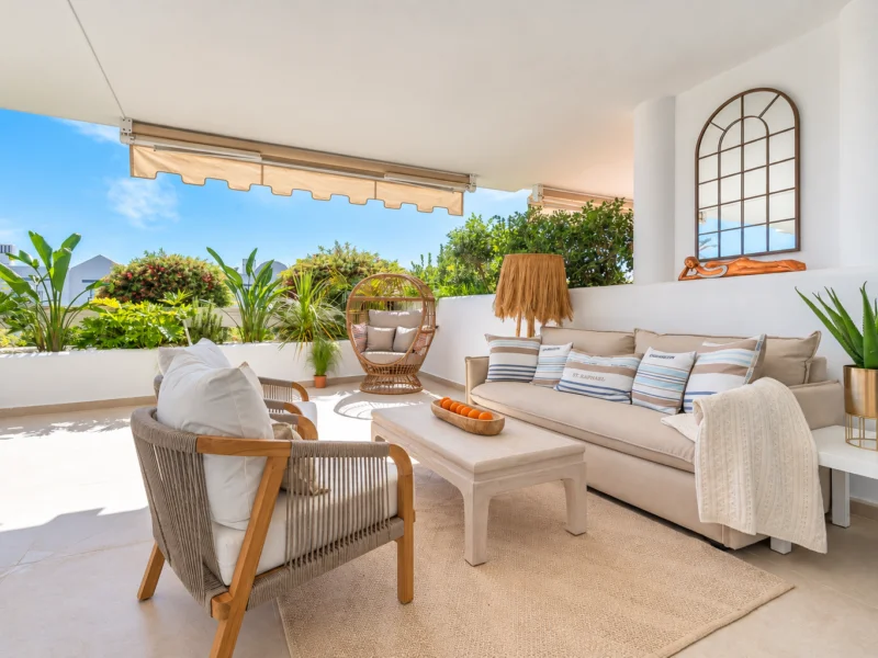 2 Bedroom Apartment with Terrace for Sale in Nueva Andalucía, Marbella