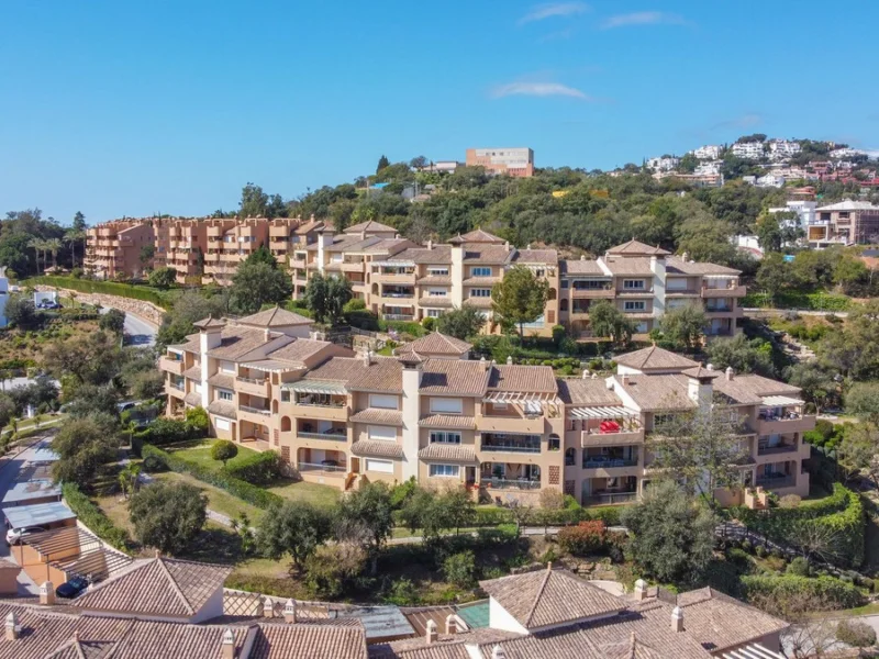 2 Bedroom Apartment with Terrace for Sale in Elviria, Marbella