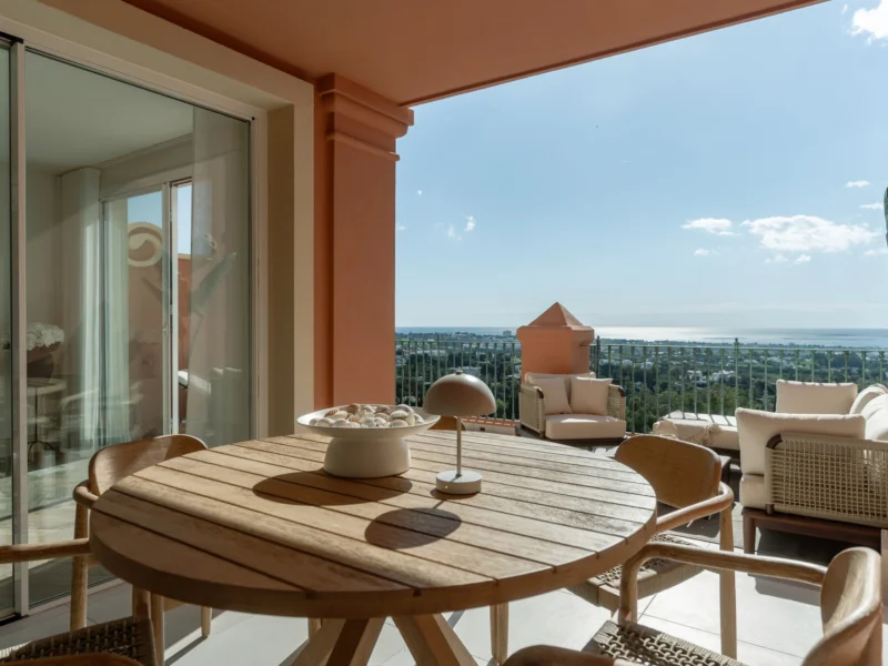 4 Bedroom Private Villa with Terrace for Sale in Monte Halcones, Benahavís
