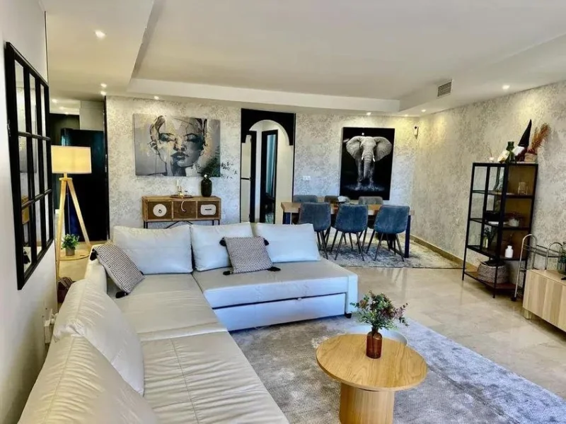 3 Bedroom Apartment for Sale in Oasis de Marbella, Milla de Oro, Marbella