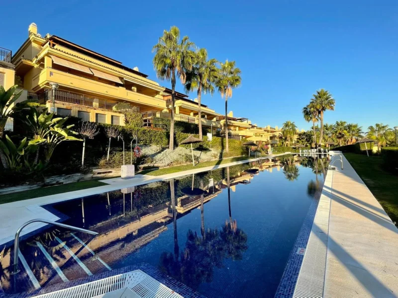 3 Bedroom Apartment with Terrace for Sale in Milla de Oro, Marbella