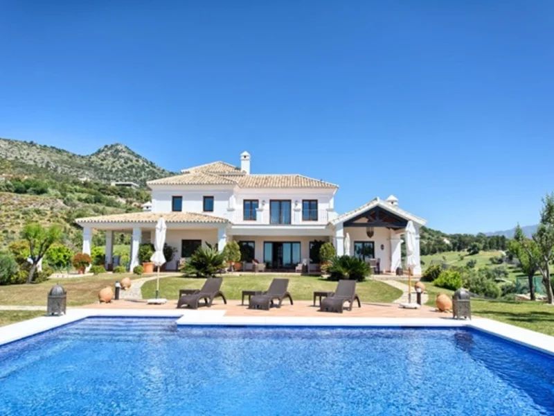 5 Bedroom Private Villa for Sale in Marbella Club Golf Resort, Benahavís