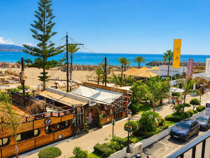 1 Bedroom Apartment with Terrace for Sale in Puerto Banús, Marbella