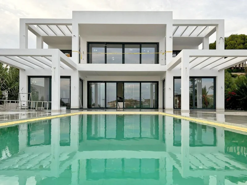 4 Bedroom Private Villa with Terrace for Sale in Elviria, Marbella