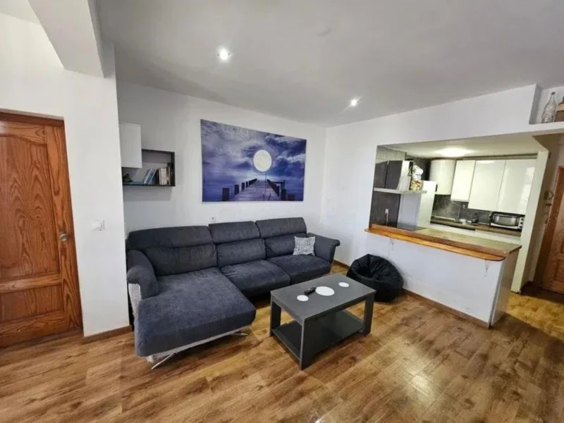 2 Bedroom Apartment with Terrace for Sale in Nueva Andalucía, Marbella