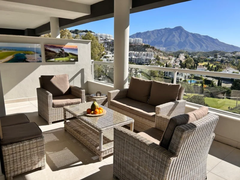 3 Bedroom Apartment for Sale in La Quinta, Benahavís