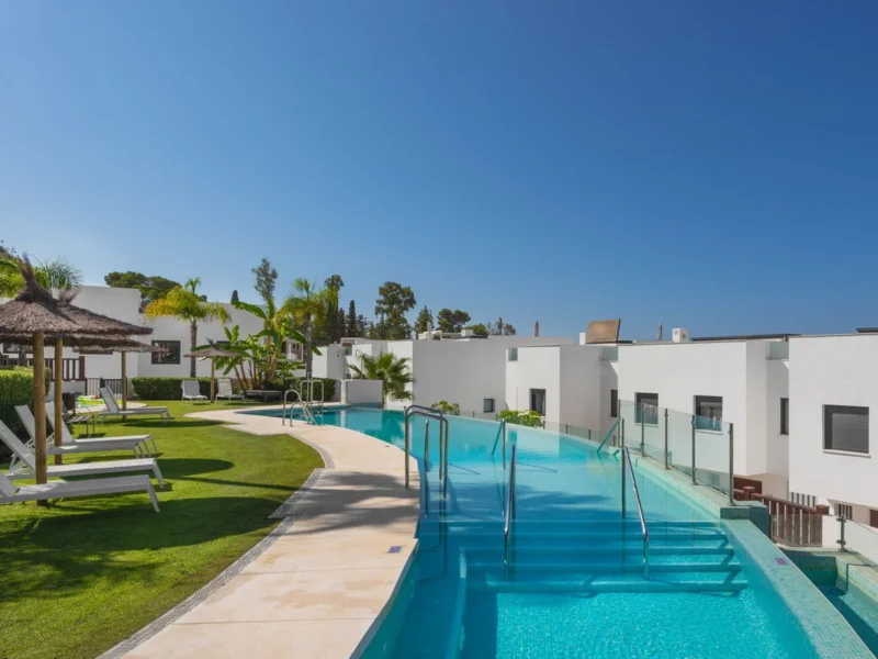 3 Bedroom Private Villa with Terrace for Sale in Milla de Oro, Marbella