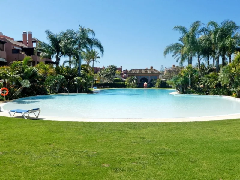 2 Bedroom Apartment with Terrace for Sale in Guadalmina Baja, San Pedro de Alcántara