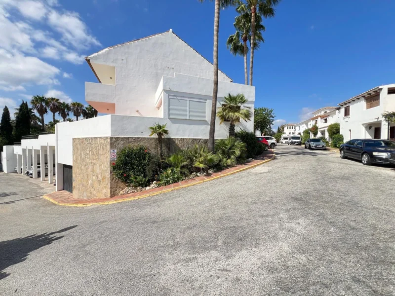 3 Bedroom Private Villa for Sale in Estepona