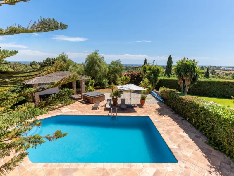 5 Bedroom Private Villa for Sale in Puerto del Almendro, Los Almendros, Benahavís