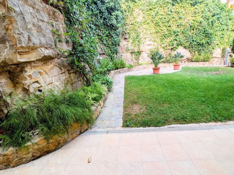 2 Bedroom Apartment with Terrace for Sale in Benahavís