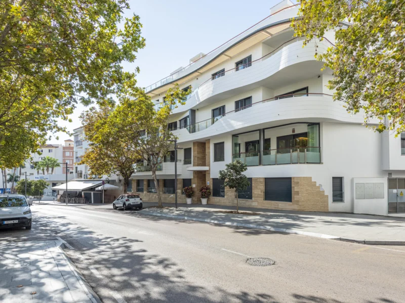 3 Bedroom Apartment for Sale in La Alqueria, Estepona