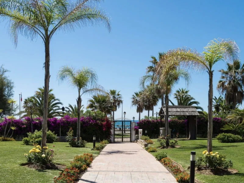 1 Bedroom Apartment with Terrace for Sale in Puerto Banús, Marbella