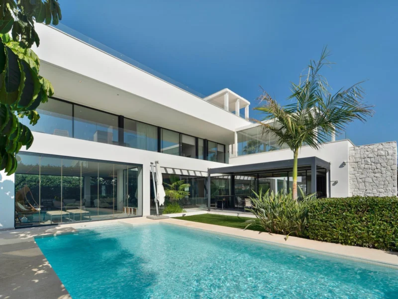 Furnished 5 Bedroom Private Villa with Terrace for Rent in Benahavís