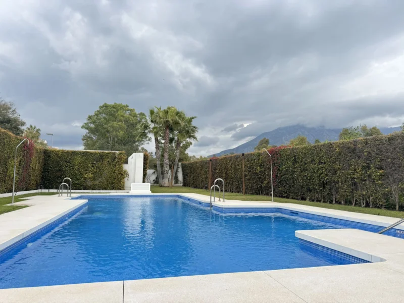2 Bedroom Apartment with Terrace for Sale in Nueva Andalucía, Marbella