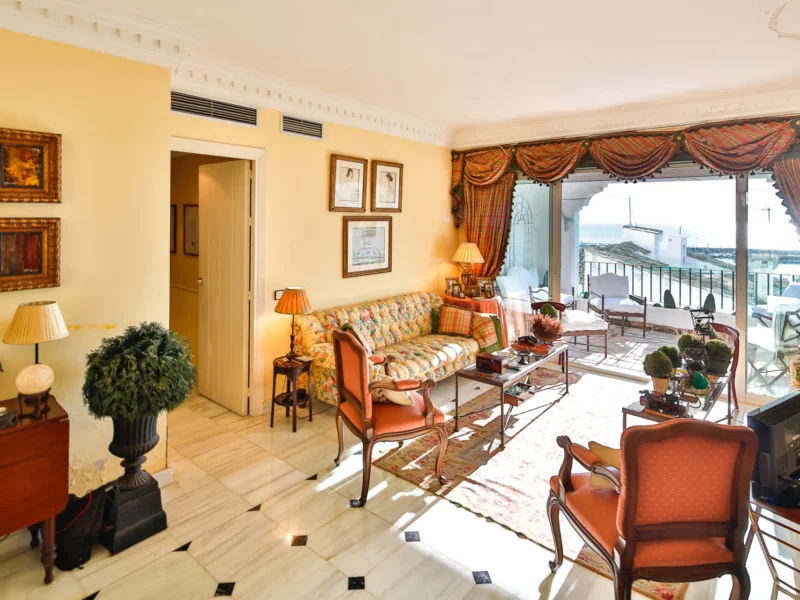 3 Bedroom Apartment for Sale in Puerto Banús, Marbella