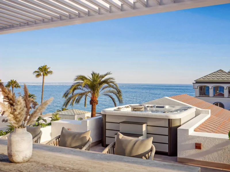 3 Bedroom Apartment with Terrace for Sale in Nueva Milla de Oro, Estepona